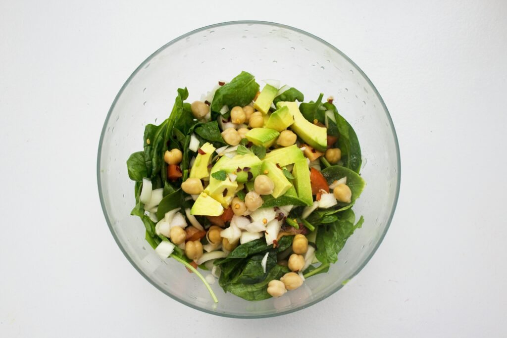 spinach benefits for immune system health, how spinach boosts your immunity naturally, nutrients in spinach that strengthen immunity, spinach recipes for immune support, is spinach good for immune function in adults