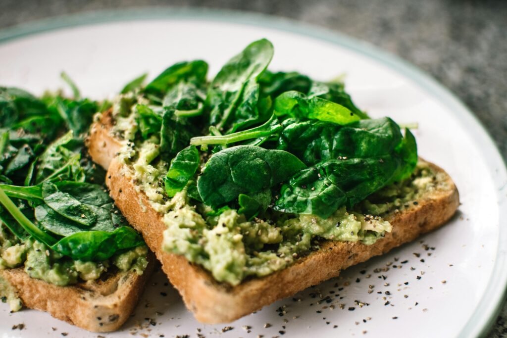 spinach benefits for immune system health, how spinach boosts your immunity naturally, nutrients in spinach that strengthen immunity, spinach recipes for immune support, is spinach good for immune function in adults